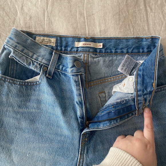Levi’s Straight Mom Jean - Picture 8 of 10